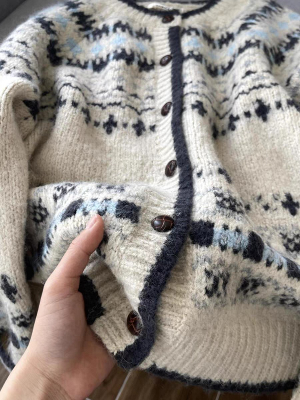 Cardigan din tricot de cașmir artificial, textură densă, guler rotund, mâneci lungi, lungime normală 50–65 cm