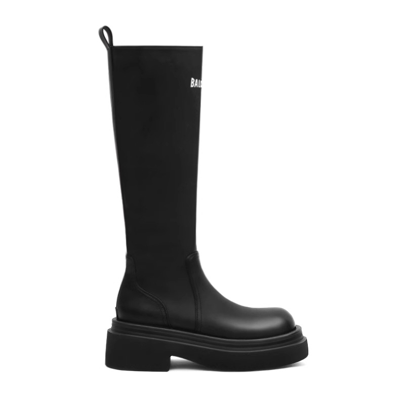 Női lovas csizmák – mikroszálas felsőrész, gumírozott talp, magas szár, középmagas sarka 3-5 cm, magasság növelő funkció (Felsőrész: mikroszál; Talp: gumi; Szár: magas; Sarok: középmagas 3-5 cm; Funkció: magasság növelése)