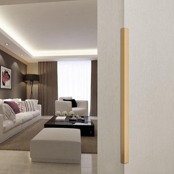 L-alakú kraftpapír sarokvédő; nyomtatott logó; formázás és préselés géppel; védi a széleket és a palettát