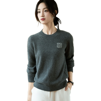 Vyšívaný sveter z čistej vlny, 95% vlna, okrúhly výstrih, dlhé rukávy