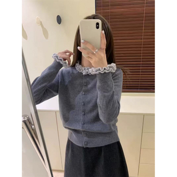 Cardigan tricotat cu guler rotund, croială lejeră, mâneci lungi, nasturi pe un rând, model cu blocuri