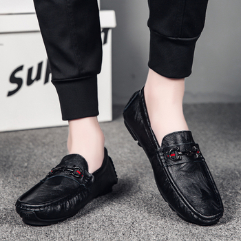 Pánske voľnočasové mokasíny s gumovou podrážkou, vrchnok z teľacej kože, okrúhla špička, plochá päta, retro štýl