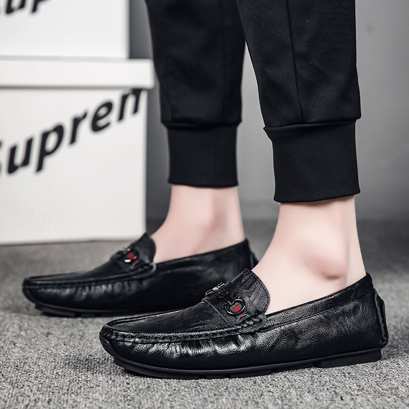 Pánske voľnočasové mokasíny s gumovou podrážkou, vrchnok z teľacej kože, okrúhla špička, plochá päta, retro štýl