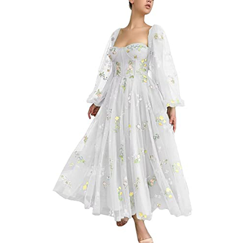 A-линия вечерна рокля с дантела и бродерия, дълги ръкави, висока талия, midi дължина