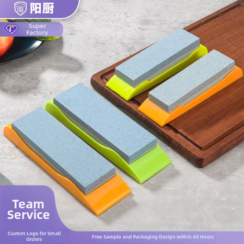 Brúsny kameň na nože – korund; Funkcia: brúsenie; Použitie: brúsenie tupých nožov; Zrnitosť 240/320; Protisklzová gumová podlaha