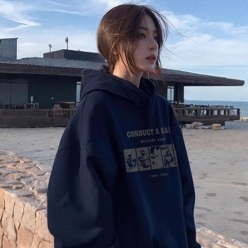 Hanorac tricotat femei cu glugă, croială lejeră, lungime medie, mâneci lungi, imprimeu geometric