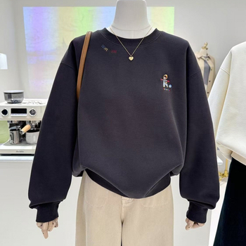 Hanorac/pull din fleece — broderie cu desene animate, țesătură chenille groasă, croială lejeră, guler rotund.