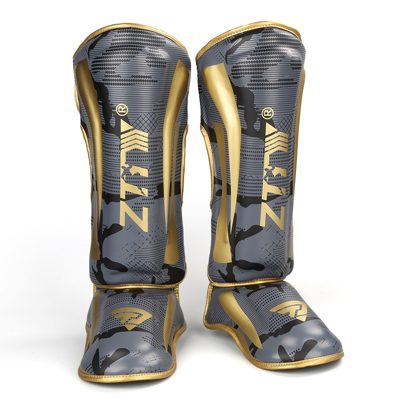 Chrániče holene Muay Thai, Sanda a boxu s priloženou obuvou — PU, vysoká pena, vertikálny štýl, profesionálna ochrana