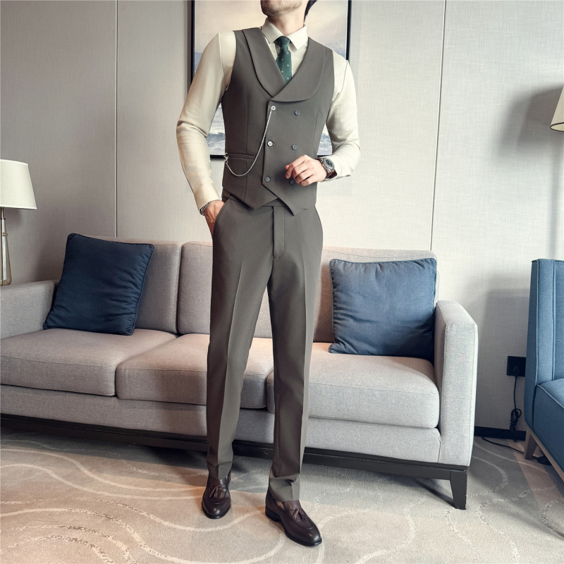 Pánska štíhla vesta s pruhovaným vzorom, dvojradové zapínanie a golier v štýle saka