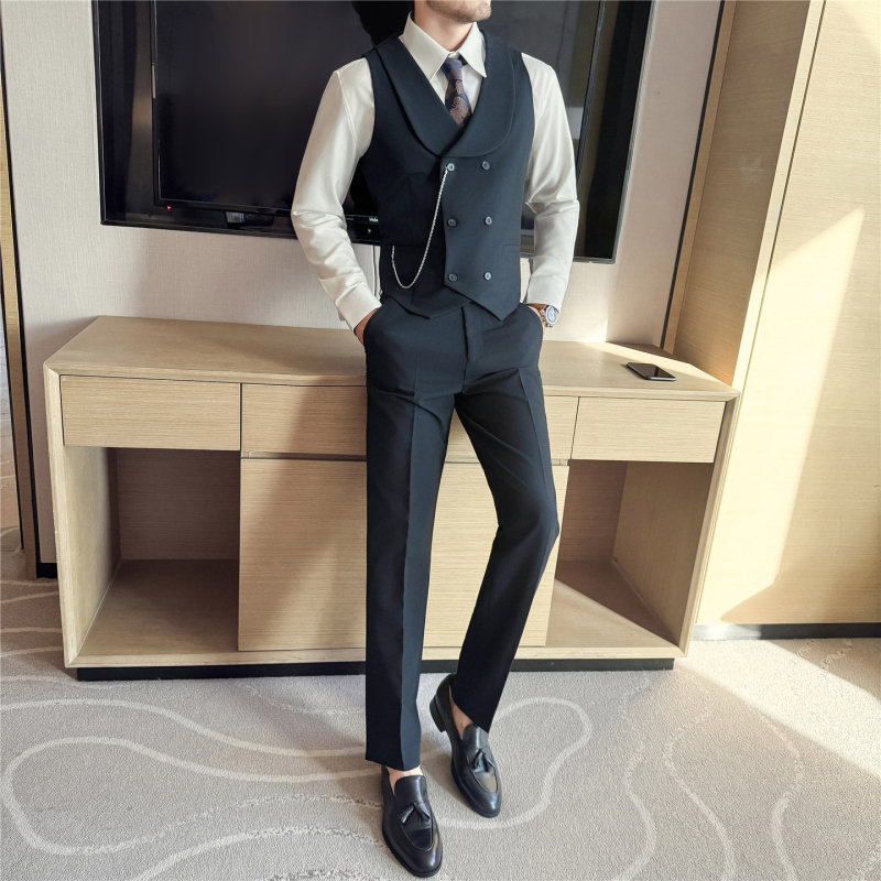 Pánska štíhla vesta s pruhovaným vzorom, dvojradové zapínanie a golier v štýle saka