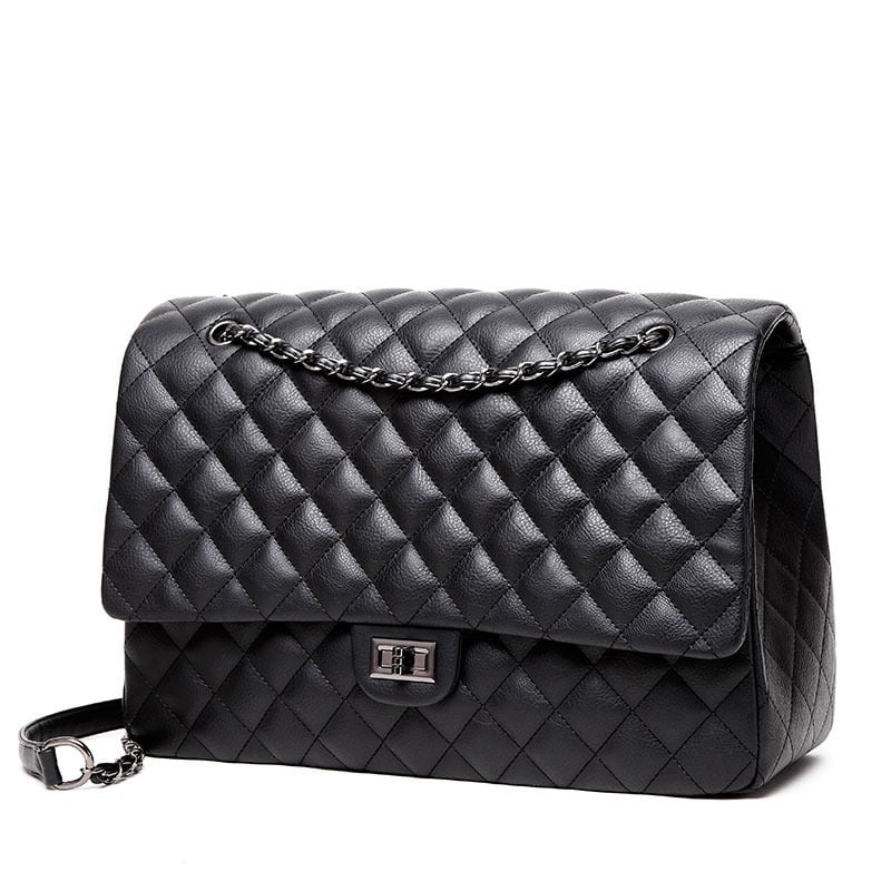 PU anyagú crossbody táska romboid quilt mintázattal, vízszintes négyszögletes forma, kapocsos záródás, belső cipzáras zseb