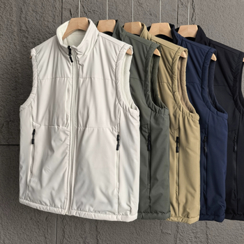 Obojstranná pánska fleecová vesta s stojacim golierom, zips, úzky strih, 3D patch vrecká