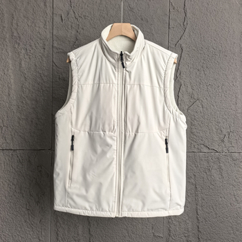 Obojstranná pánska fleecová vesta s stojacim golierom, zips, úzky strih, 3D patch vrecká