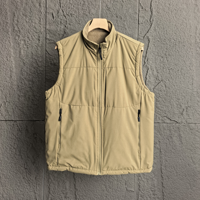 Obojstranná pánska fleecová vesta s stojacim golierom, zips, úzky strih, 3D patch vrecká