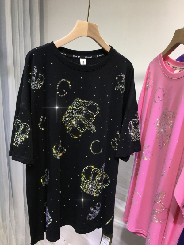 Majica od pamuka s geometrijskim uzorkom i rhinestone ukrasom, okrugli izrez, kratki rukav, srednja duljina 65–80 cm