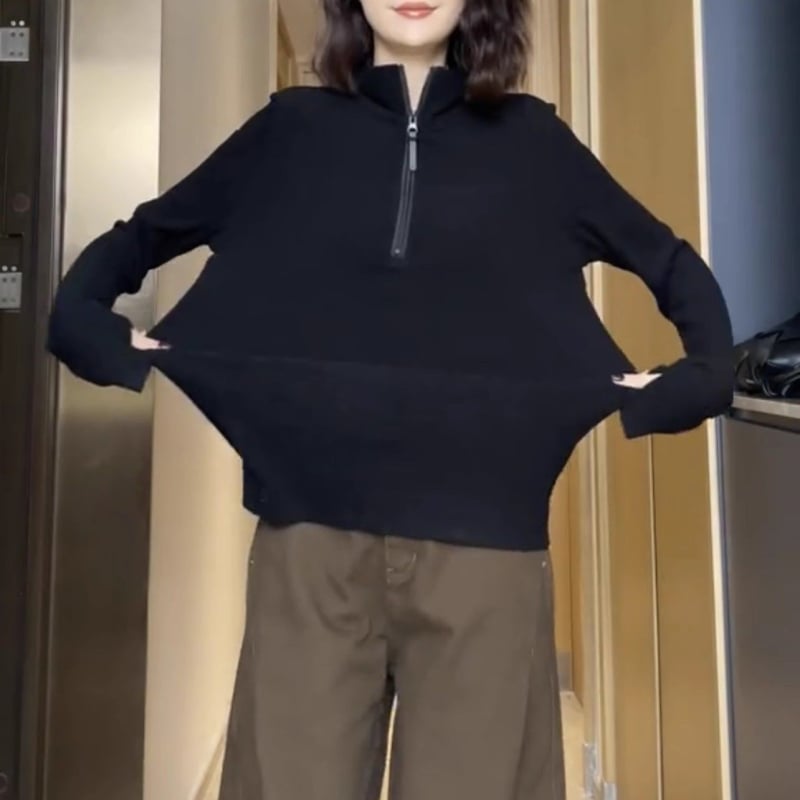 Ženski hoodie s patentnim zatvaranjem od German Terry materijala, stojeći ovratnik, dugi rukav, široki kroj, redovna duljina