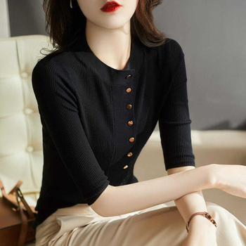 Πλεκτό τοπ από μερσεριζέ βαμβάκι, ύφασμα: βαμβάκι, λαιμόκοψη: στρογγυλή, μισό μανίκι, στενή γραμμή