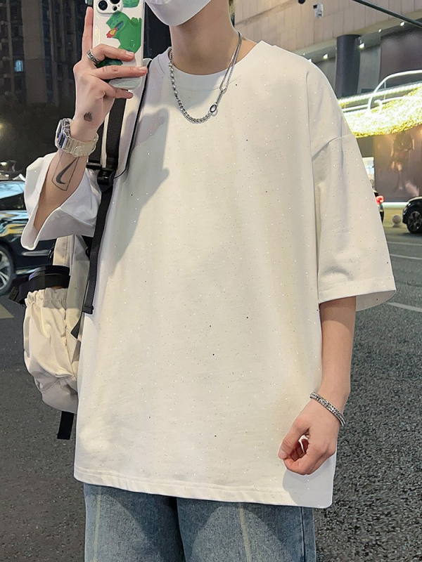 Majica kratkih rukava s all-over printom zvjezdano neba po cijeloj površini, udoban slobodan kroj, okrugli izrez, kratke rukave, poliester