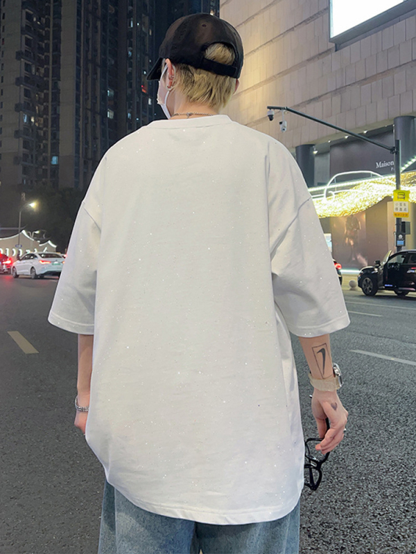 Majica kratkih rukava s all-over printom zvjezdano neba po cijeloj površini, udoban slobodan kroj, okrugli izrez, kratke rukave, poliester