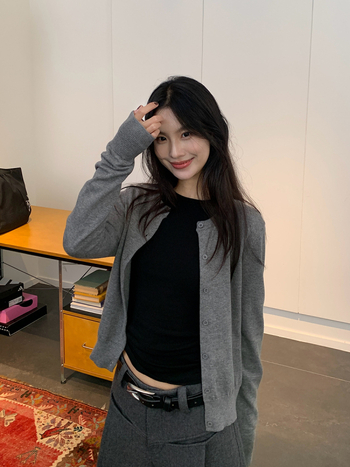 Kardigan patchwork detailiga, kašmiir-puuvillasegu segu, ümmarguse kaelaga, pikkade varrukatega