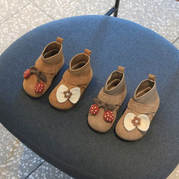 Dievčenské kožené papučky – horný diel z pravej kože, fleecová podšívka, gumová podrážka, slip-on, pre 1–3 roky