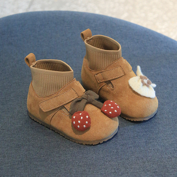 Dievčenské kožené papučky – horný diel z pravej kože, fleecová podšívka, gumová podrážka, slip-on, pre 1–3 roky