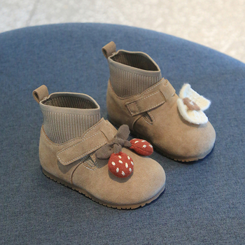 Dievčenské kožené papučky – horný diel z pravej kože, fleecová podšívka, gumová podrážka, slip-on, pre 1–3 roky