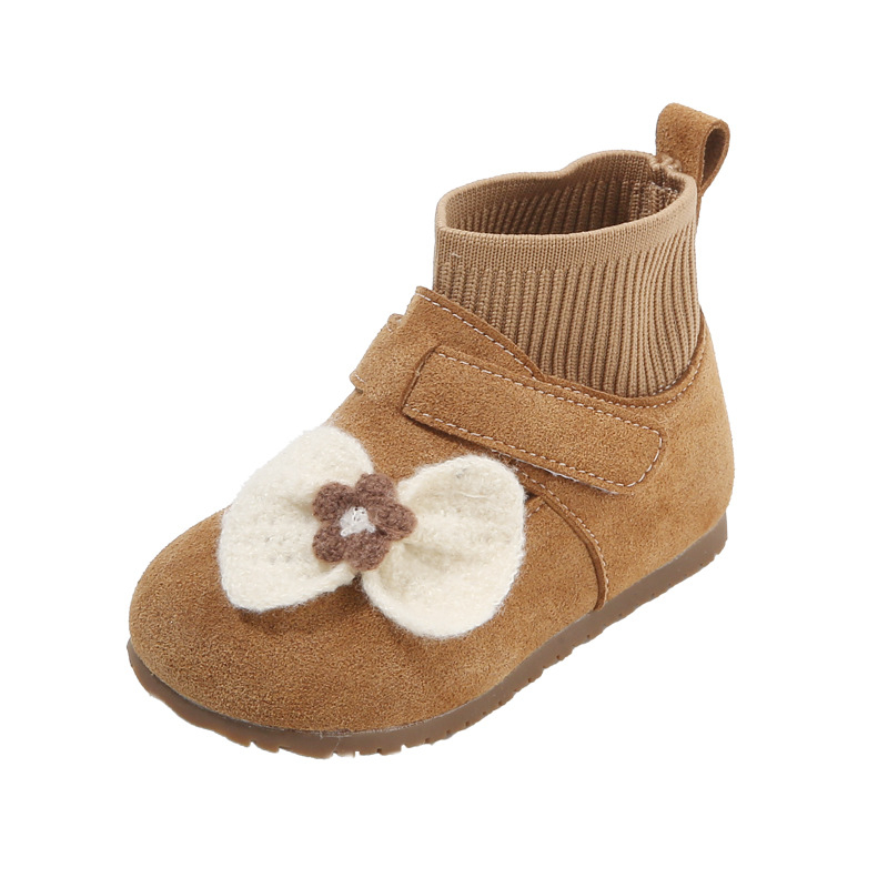 Dievčenské kožené papučky – horný diel z pravej kože, fleecová podšívka, gumová podrážka, slip-on, pre 1–3 roky