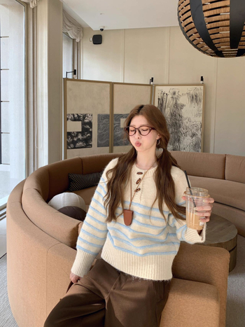 Kórejský štýl pruhovaný pletený sveter, kruhový golier, voľný strih, normálna dĺžka, materiál spandex