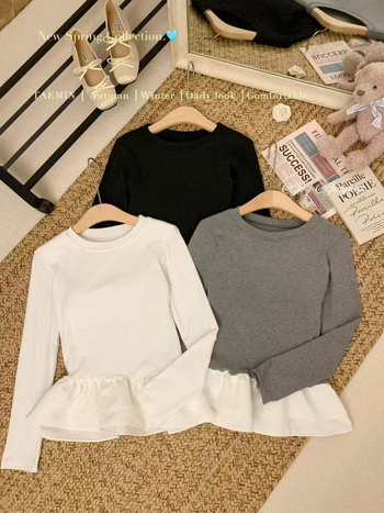 Dugačka ženska majica s dugim rukavima i boho cvjetnom čipkom — uski kroj, okrugli izrez, pamuk-elastan smjesa (80–90% pamuk, <30% elastan)