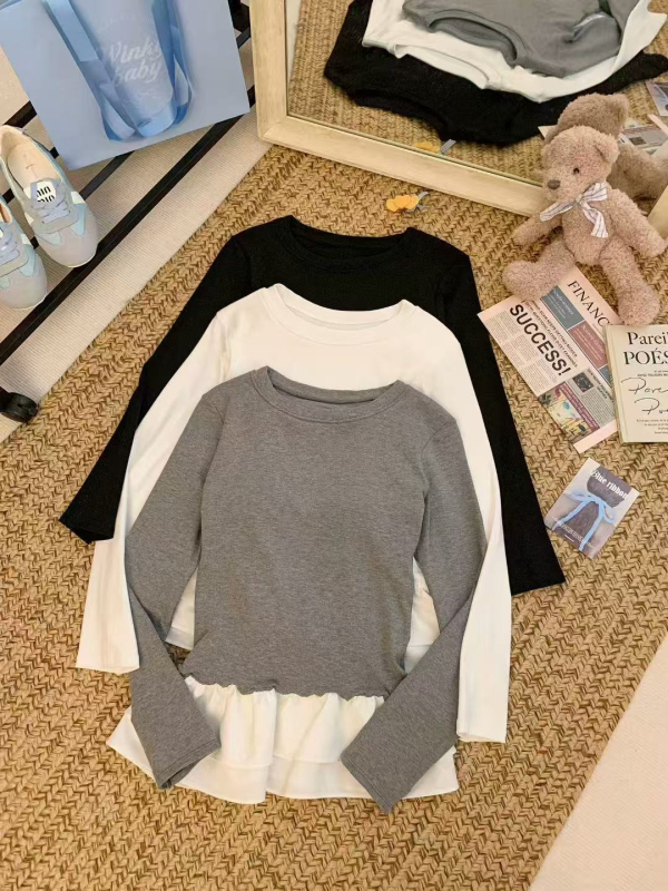 Dugačka ženska majica s dugim rukavima i boho cvjetnom čipkom — uski kroj, okrugli izrez, pamuk-elastan smjesa (80–90% pamuk, <30% elastan)