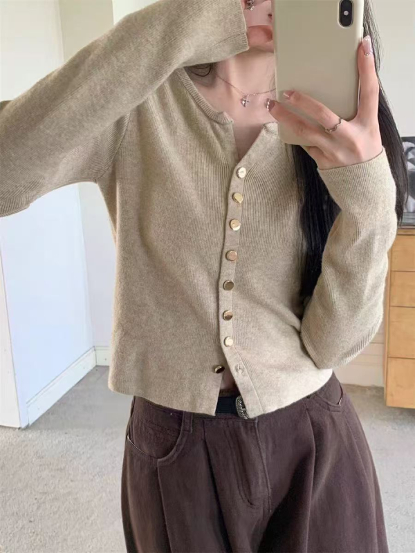 Dámsky pletený cardigan z polyesteru s výstrihom do V, dlhé rukávy, štíhly strih, gombíky