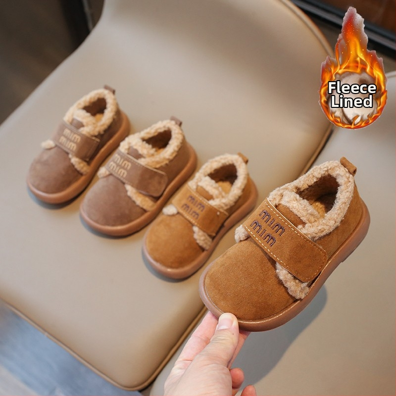 Detské zimné topánky s písmenovým vzorom, horná časť z umelej kože, podšívka z fleecu, zapínanie na suchý zips, gumová podrážka (Horná: umelej kože; Vzor: písmená; Podšívka: fleec; Zápínanie: suchý zips; Poddrážka: guma)