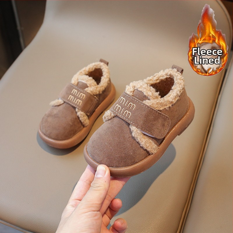 Detské zimné topánky s písmenovým vzorom, horná časť z umelej kože, podšívka z fleecu, zapínanie na suchý zips, gumová podrážka (Horná: umelej kože; Vzor: písmená; Podšívka: fleec; Zápínanie: suchý zips; Poddrážka: guma)