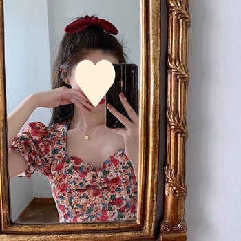 Šaty s kvetinovým vzorom, štvorcový výstrih, balónové rukávy, vysoký pás, krátka sukňa — leto 2024 kolekcia, elegantný pracovný štýl