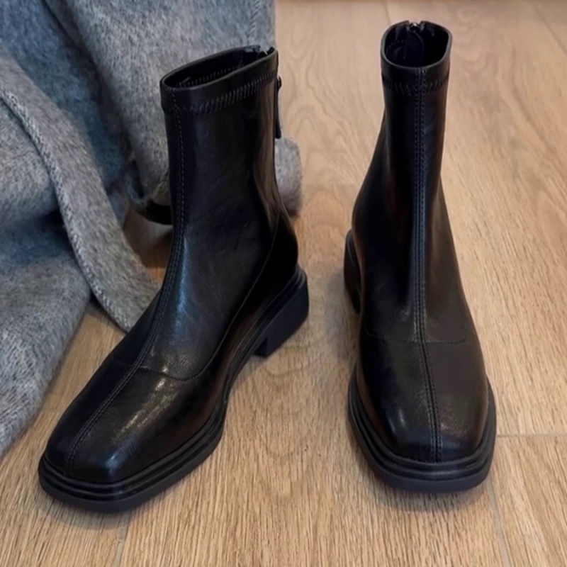 Chelsea csizmák négyszögletes orrú, középső vastag sarkú 3–5 cm, hátsó cipzárral, felső rész mikroszálas
