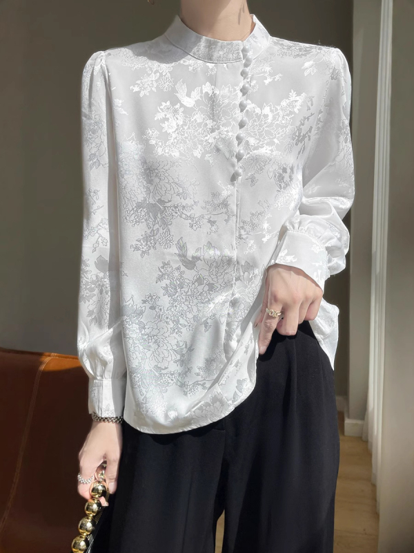 Σατινενέινο πουκάμισο με μακρύ μανίκι και V-λαιμό, σχέδιο φυτά και λουλούδια, κομψή χαλαρή γραμμή; Ύφασμα: σατέν; 80-90% πολυεστέρας; αναγεννημένη κυτταρίνη <30%