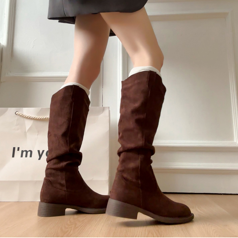 Botine fashion cu tocuri groase, înalte, stil retro, vârf rotund, material superior: velur de vițel, talpă din cauciuc, slip-on, sezon toamnă-iarnă 2025