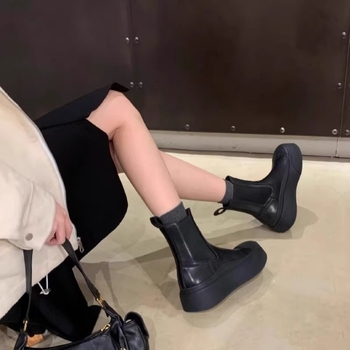 Ghete Chelsea din piele naturală, căptușite cu fleece, talpă groasă din cauciuc, gambă mid-calf, vârf rotund, închidere slip-on