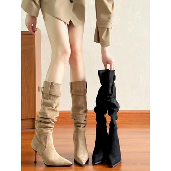 Ghete de damă la modă - vârf ascuțit, toc subțire înalt, velur pe partea superioară, gambă înaltă