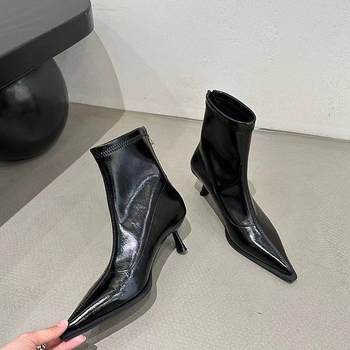 Női rövid csizma hegyes orral – hátsó cipzár, PU anyag, középmagas sarok 3–5 cm