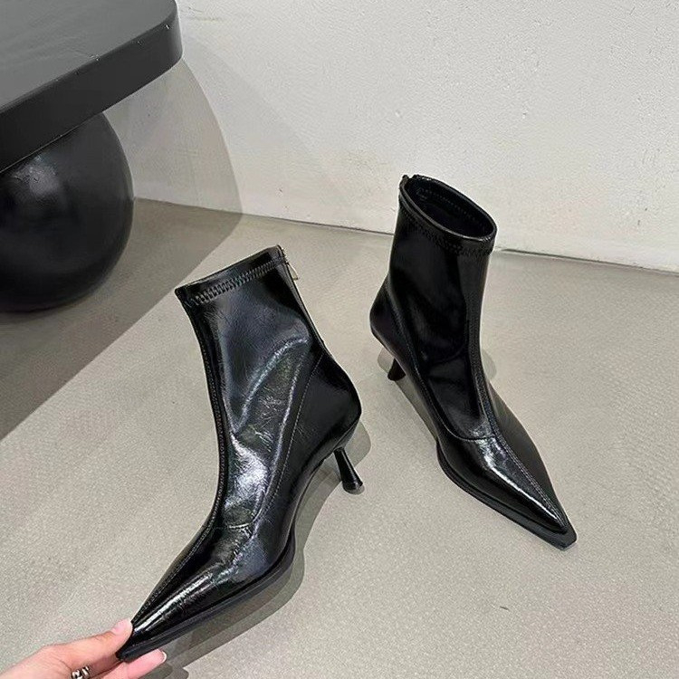 Női rövid csizma hegyes orral – hátsó cipzár, PU anyag, középmagas sarok 3–5 cm