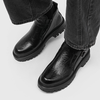 Pánske Martens topánky – kožený zvršok, stredná výška topánok, gumová podrážka, guľatý nos, priedušné