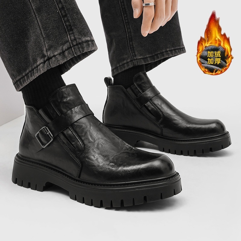 Pánske Martens topánky – kožený zvršok, stredná výška topánok, gumová podrážka, guľatý nos, priedušné