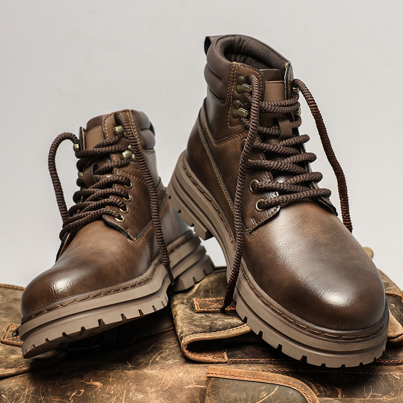 Pánske Martins topánky z kože pigskin, gumená podrážka, stredná výška topán, hrubý podpätok 3–5 cm, okrúhla špička, šnúrky vpredu