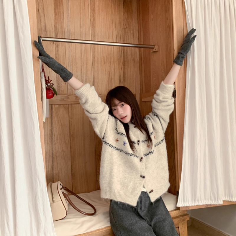 Cardigan tricotat din amestec de lână cu broderie florală, guler rotund, mâneci lungi