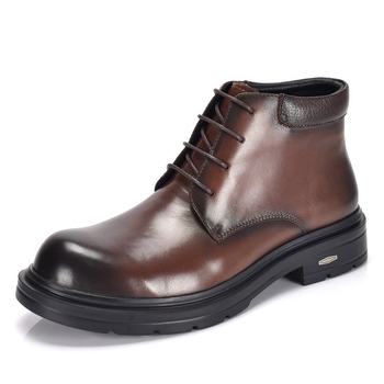 Pánske topánky Martin, vrchnok z prvej vrstvy hovädzej kože, vnútorná výstelka z umelej kožušiny, stredne vysoké, výška zvýšenia 3–5 cm, gumová podrážka s tlmením otrasov