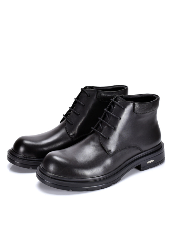 Pánske topánky Martin, vrchnok z prvej vrstvy hovädzej kože, vnútorná výstelka z umelej kožušiny, stredne vysoké, výška zvýšenia 3–5 cm, gumová podrážka s tlmením otrasov