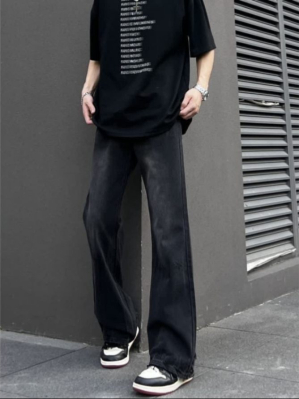 Jeansi din denim pentru bărbați, croială lejeră, drept, talie medie, închidere cu șnur, detalii uzate spălate, 61% bumbac, 19,4% poliester.