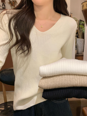 Pulover tricotat cu decolteu în V, mâneci lungi, croială slim, țesătură din lână cu viscoză